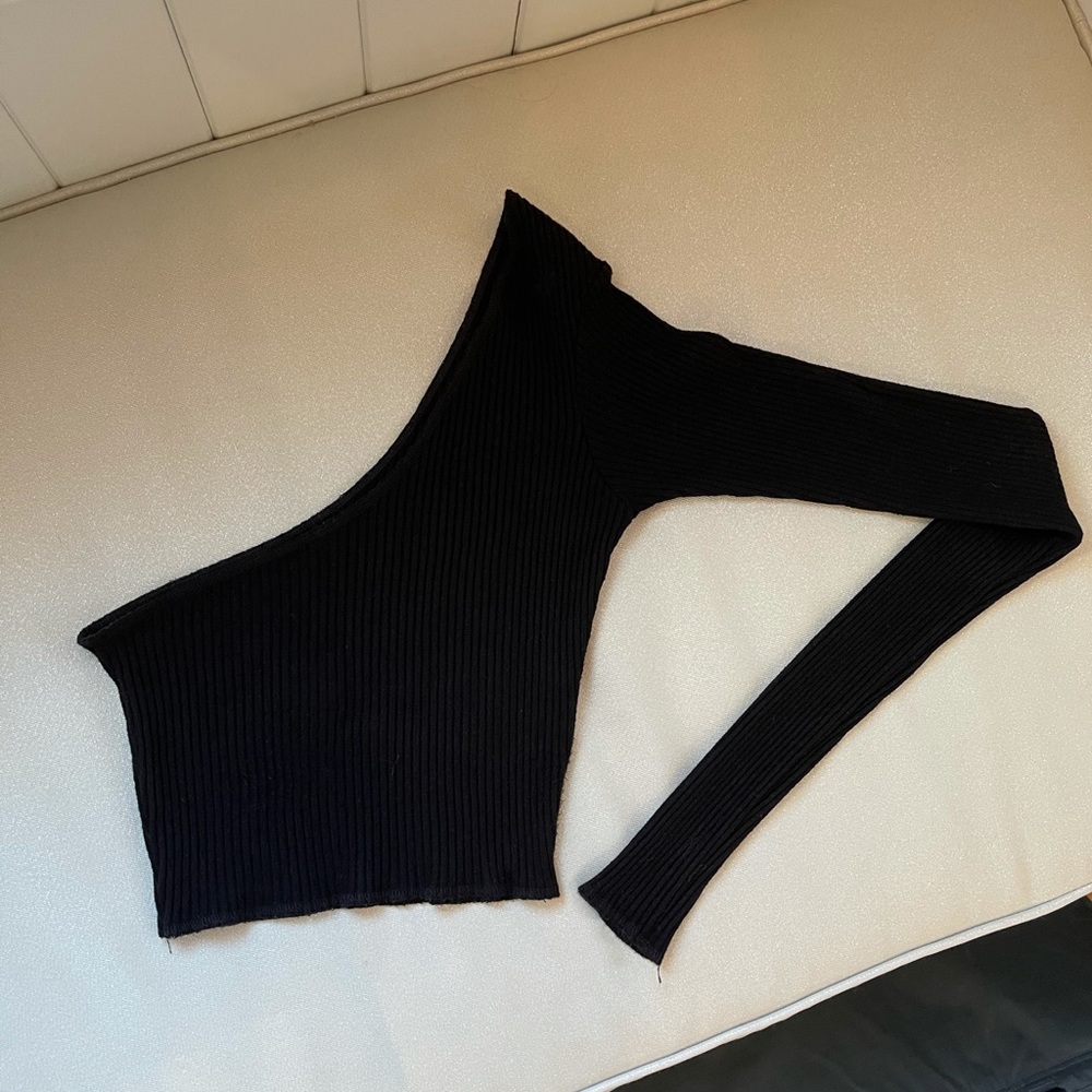 ARE YOU AM  I One Shoulder Ribbed Crop Top